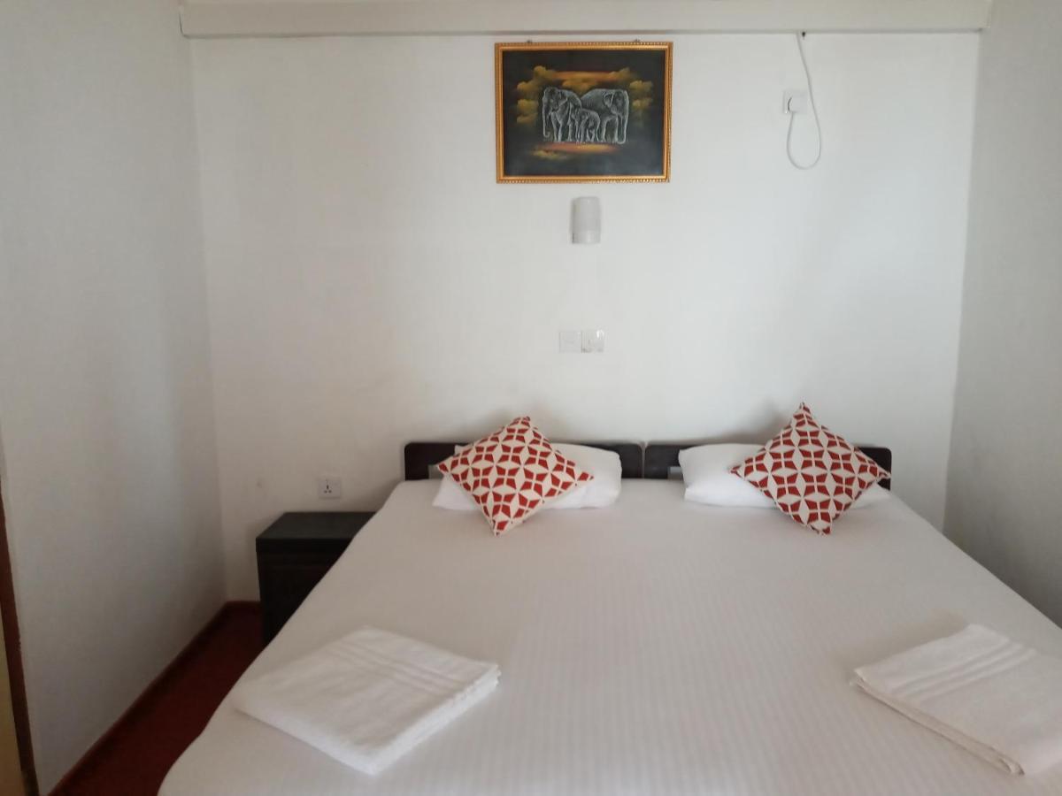 New Seaside Inn 希克杜沃 外观 照片