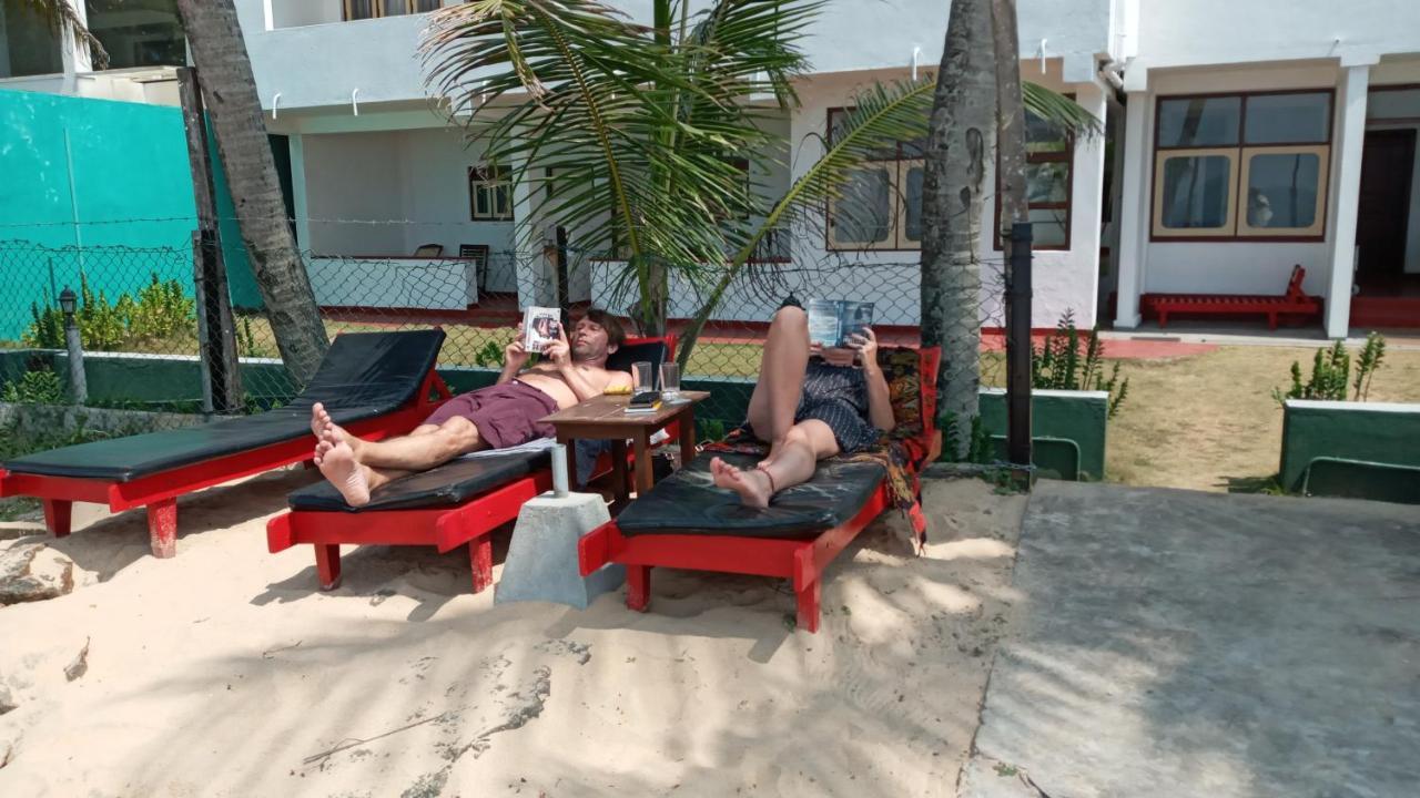 New Seaside Inn 希克杜沃 外观 照片